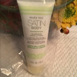 Mary Kay Satin Body Silkening Shea lotion White Tea & Citrus 192 ml
